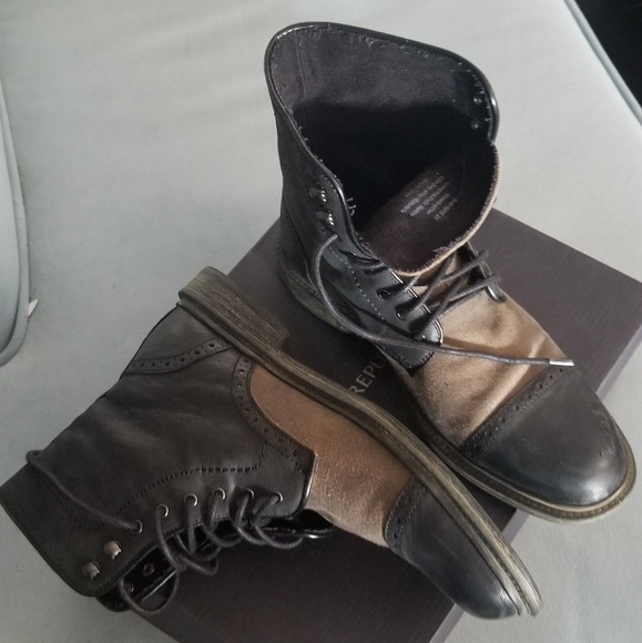 Banana Republic Mens Boots - Picture 2 of 3
